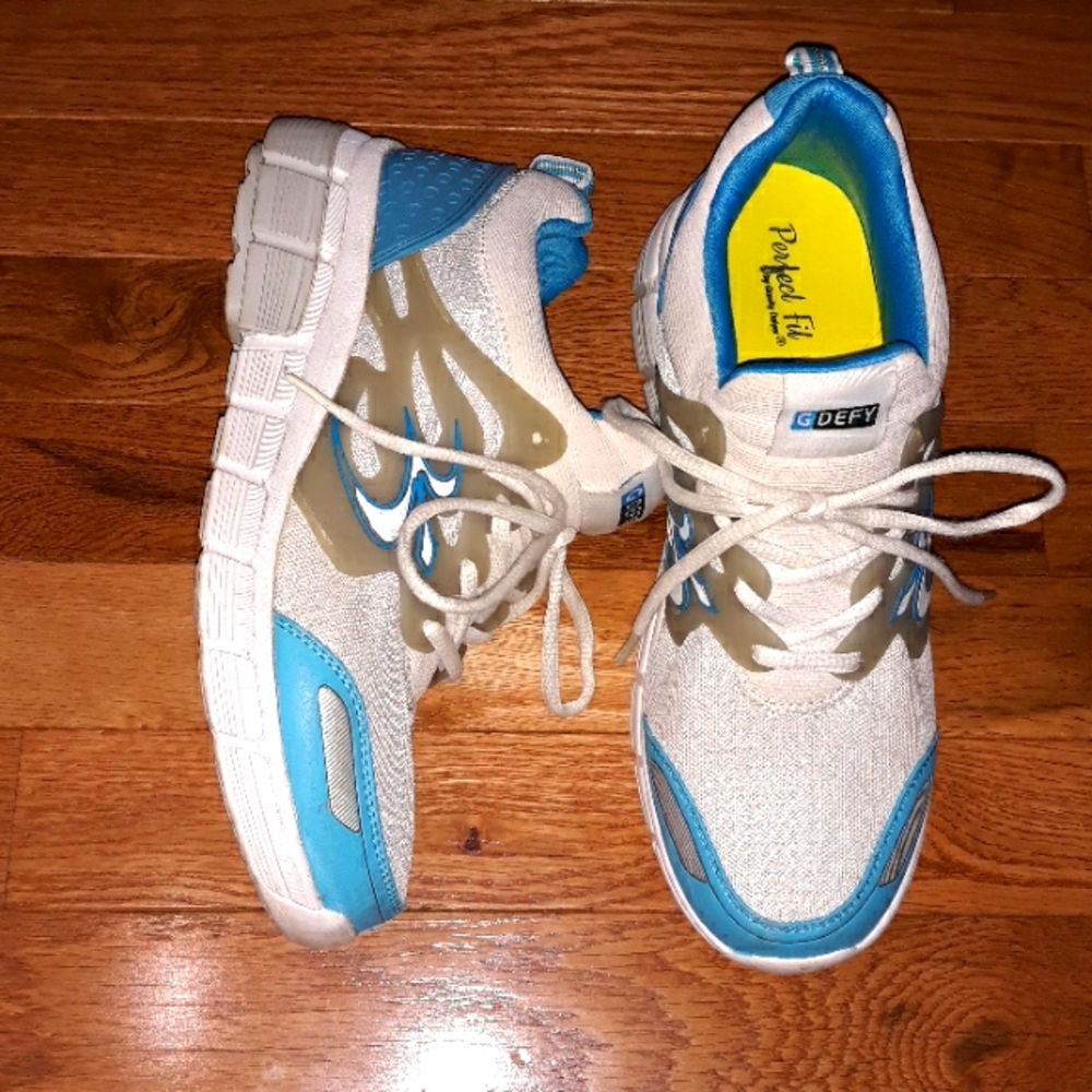 GDEFY shoes size 8